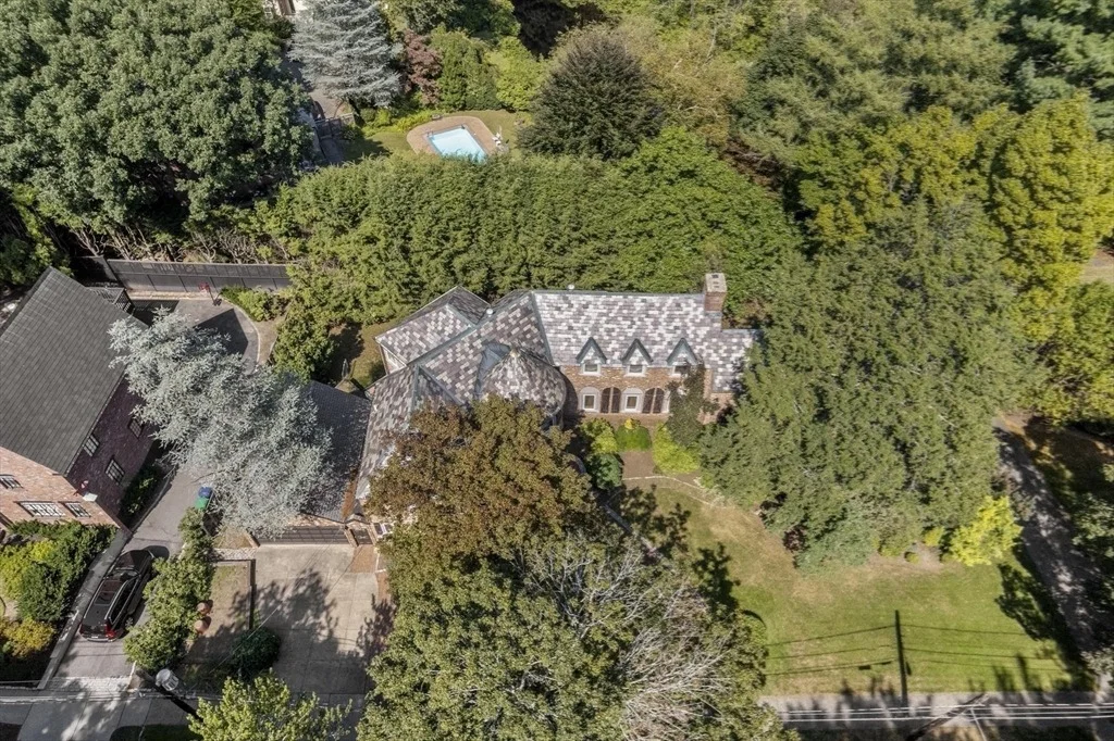 Photo of 205 Waban Ave