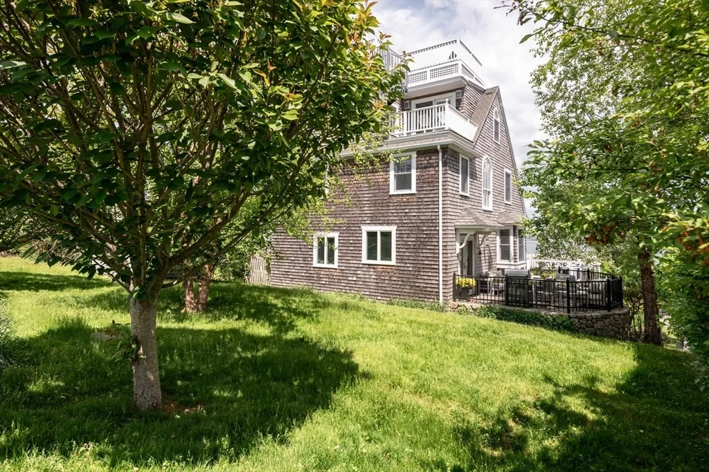 Photo of 46 Holbrook Ave