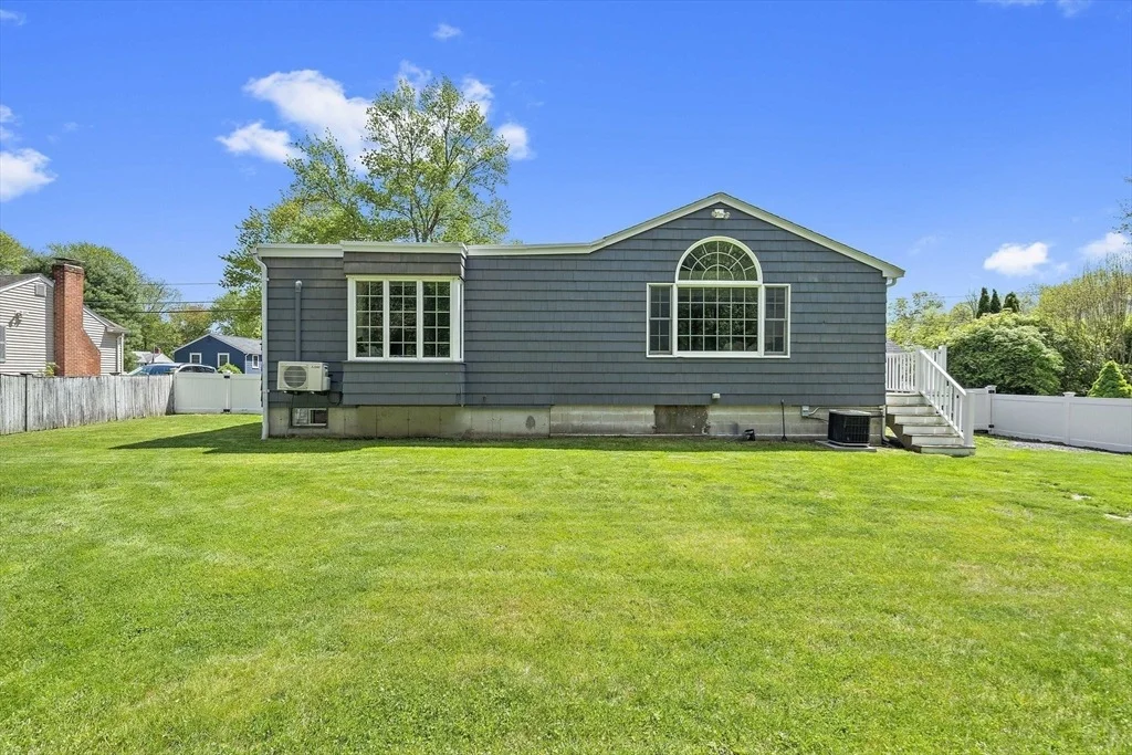 Photo of 30 Roseen Rd