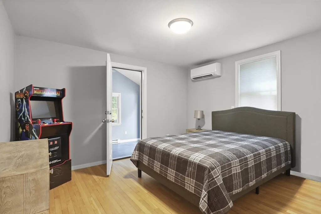 Photo of 4 Thom Ave