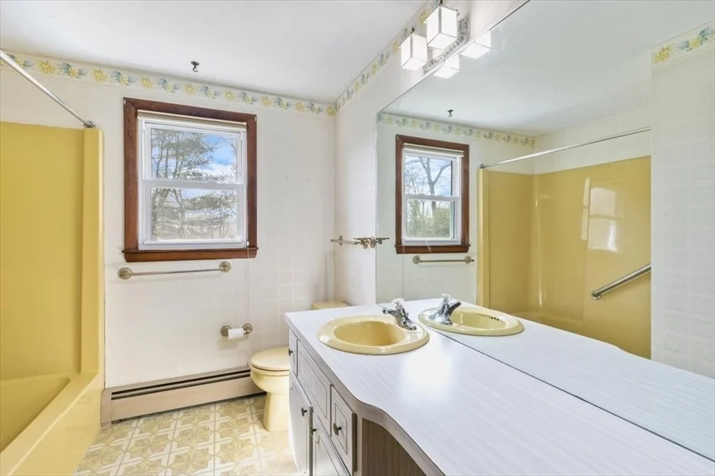 Photo of 21 Bayberry Rd