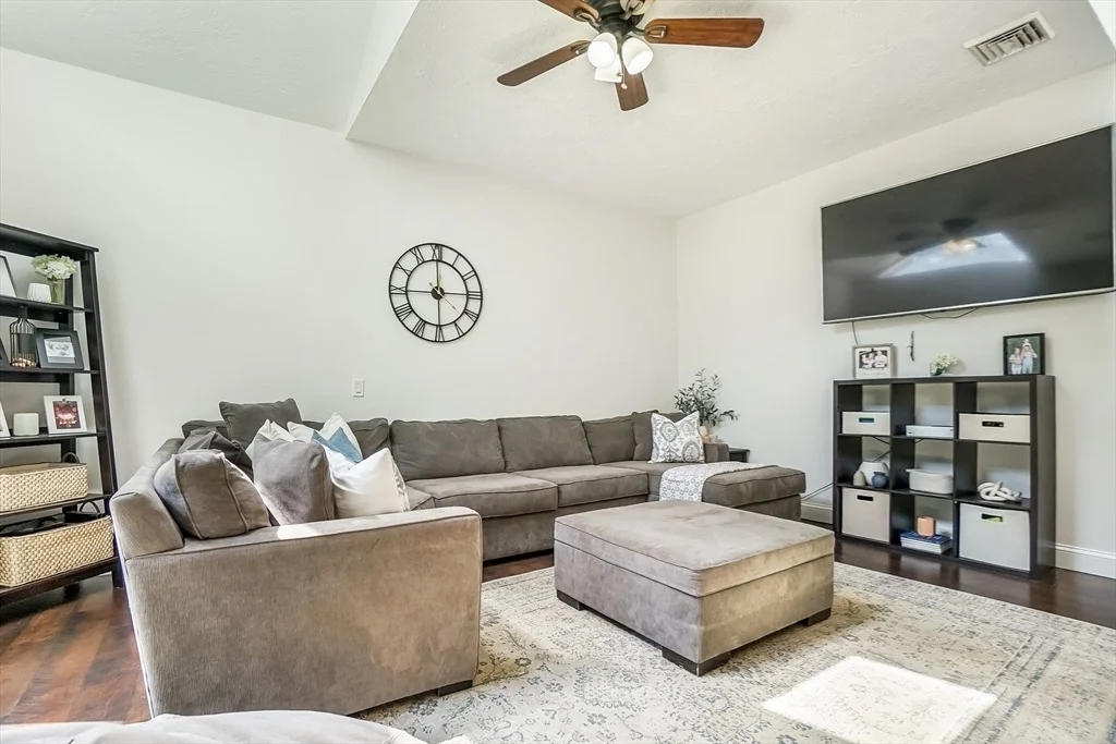 Photo of 19 Edgell Dr