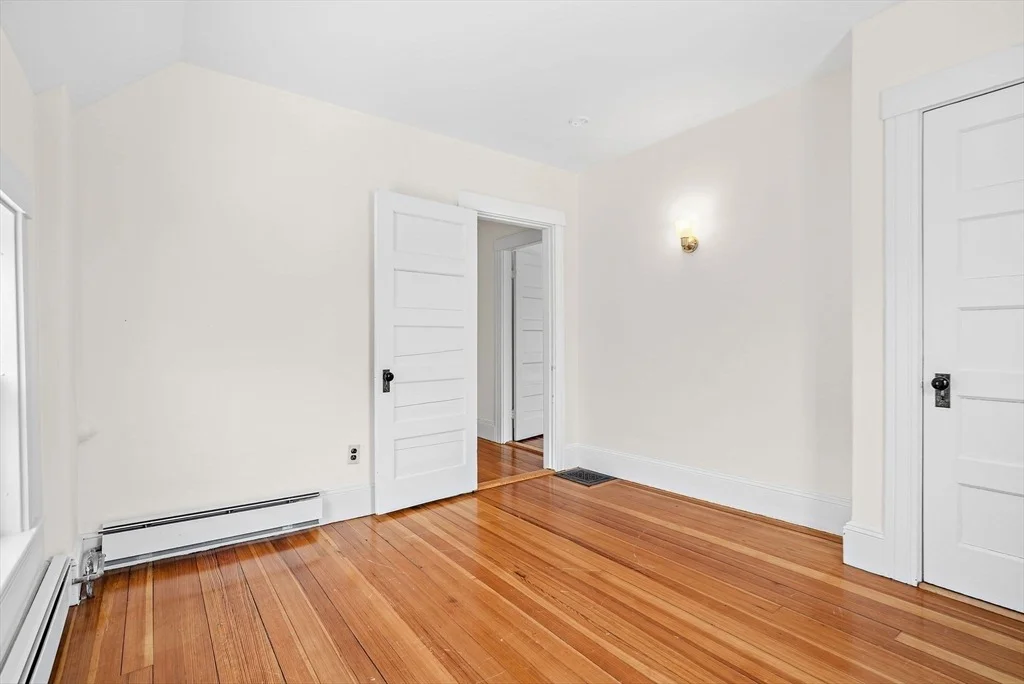 Photo of 971 Webster St