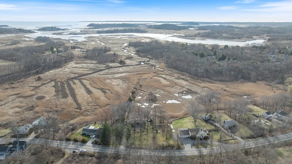 Photo of 33 Jeffreys Neck Rd