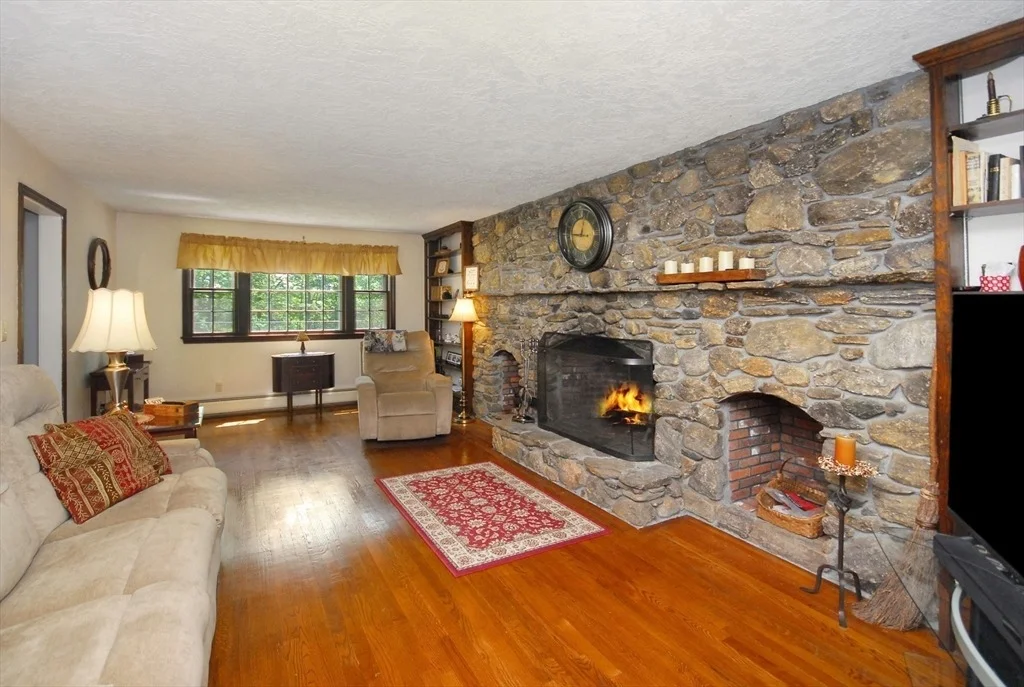 Photo of 7 Country Ln