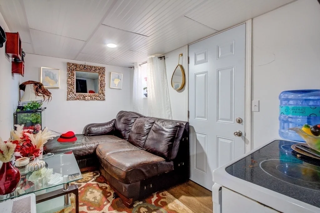 Photo of 546 Snell St
