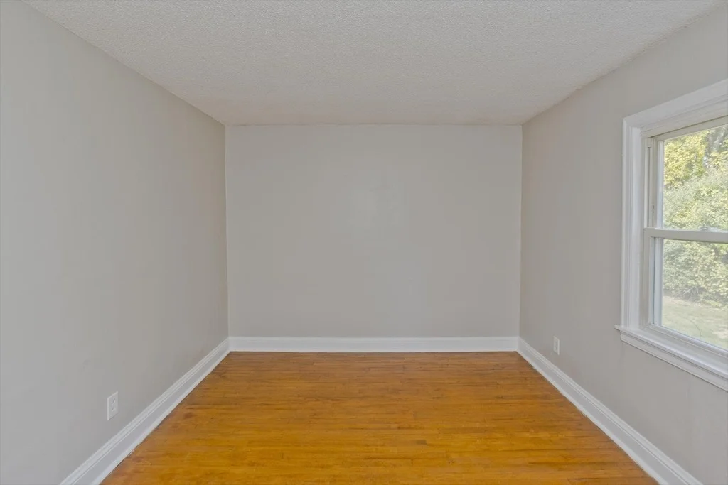 Photo of 351 Apremont Hsy