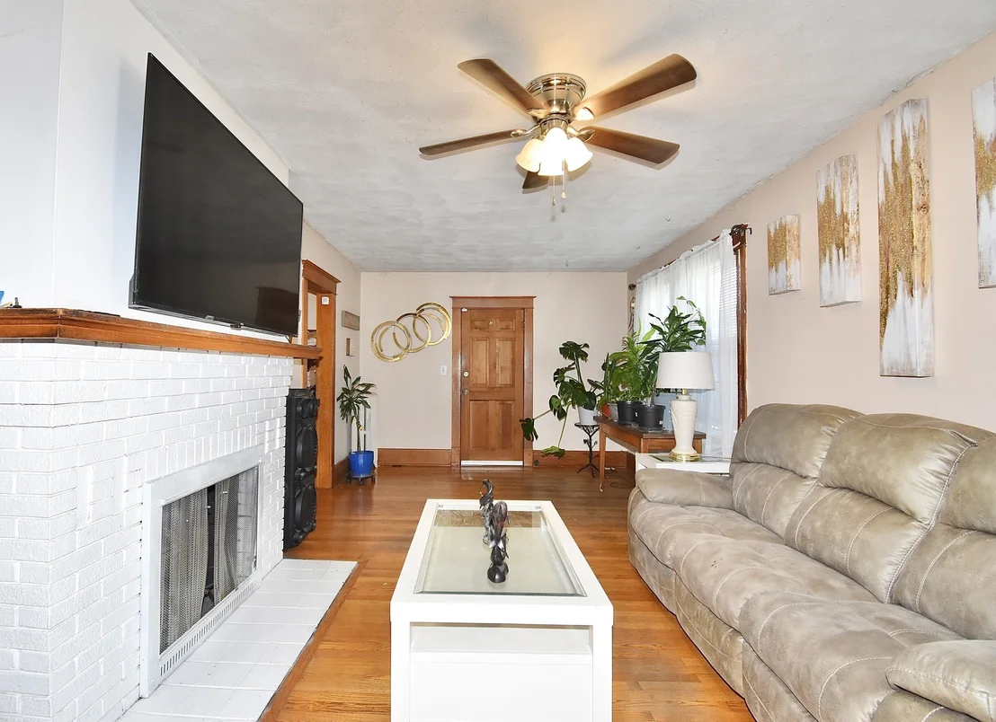 Photo of 1245 Bay St