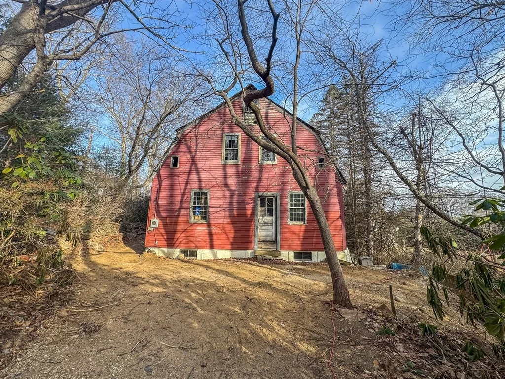 Photo of 203 Chamberlain Hill Rd