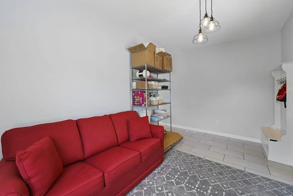 Photo of 51 Elaine Cir