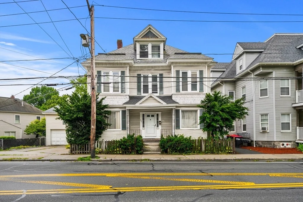 Photo of 952 Bridge St