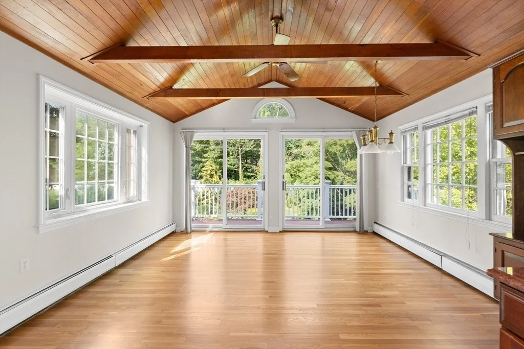 Photo of 10 Parsonage Ln