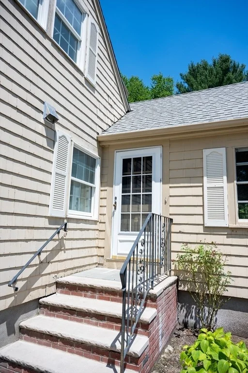 Photo of 20 Hemlock Dr
