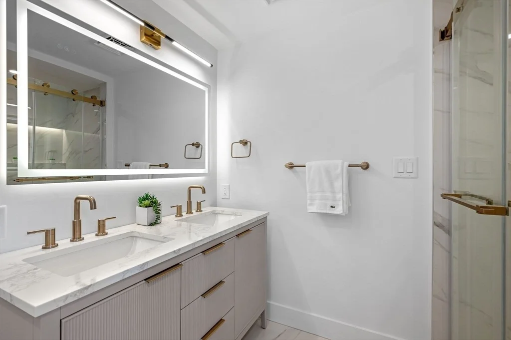 Photo of 526 Cabot