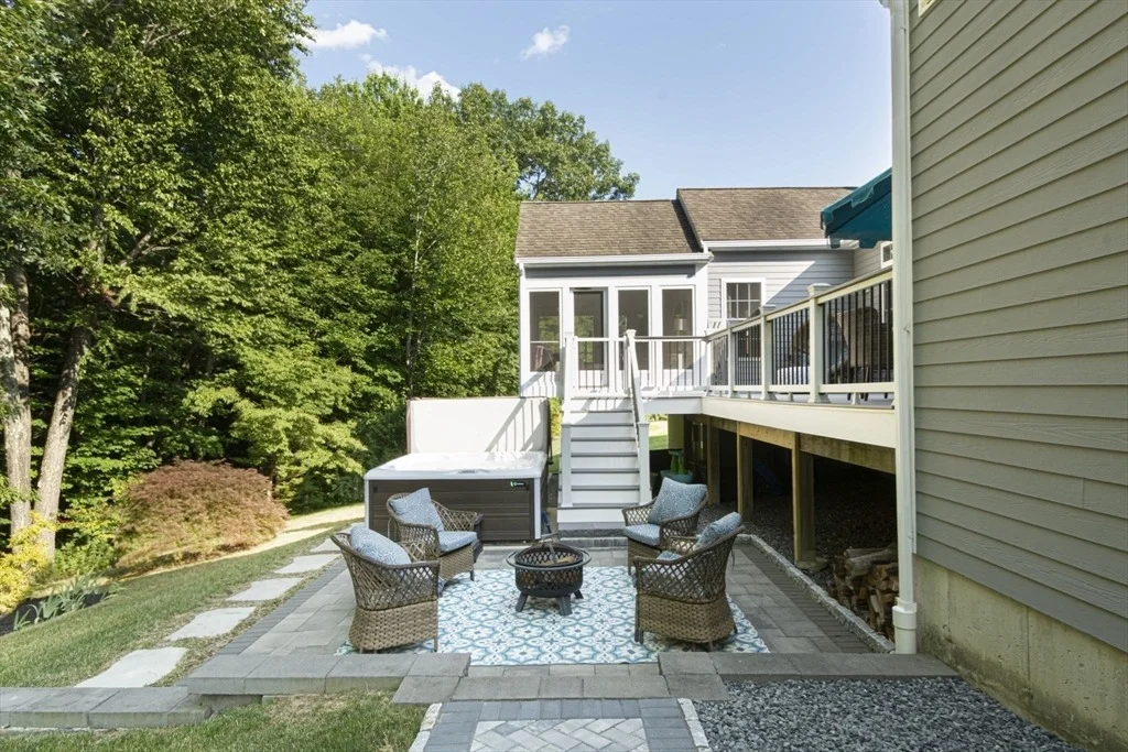 Photo of 258 Nicholas Dr