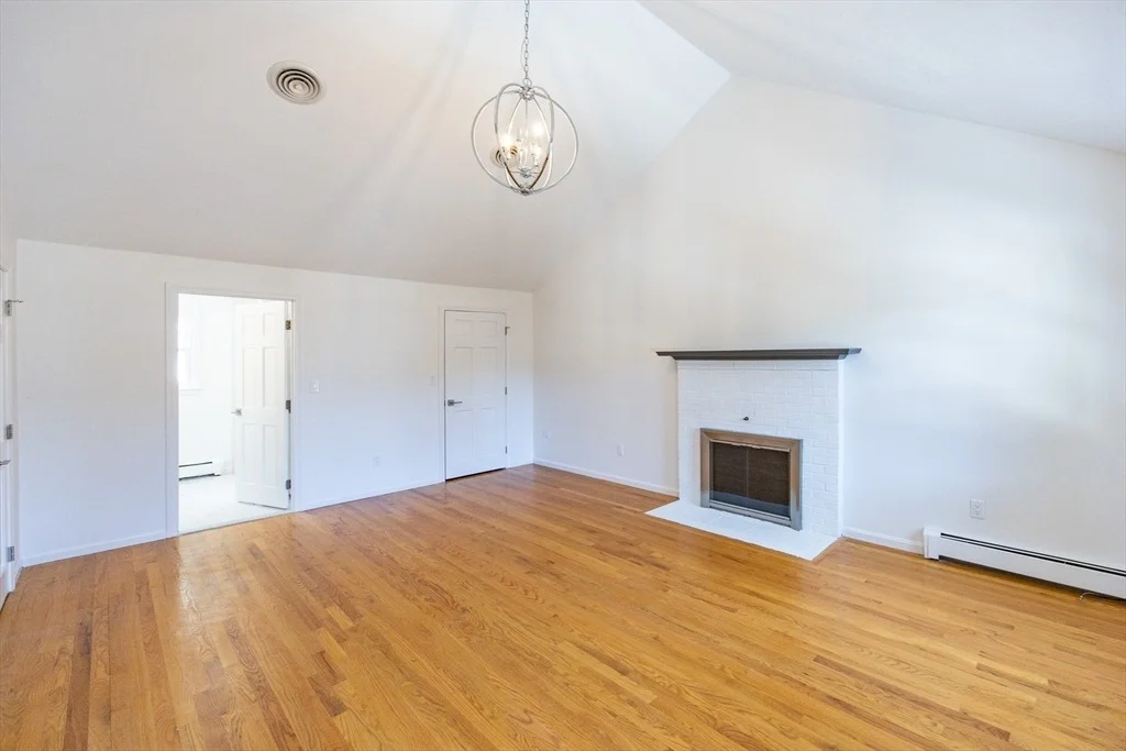 Photo of 162 Mayfair Dr