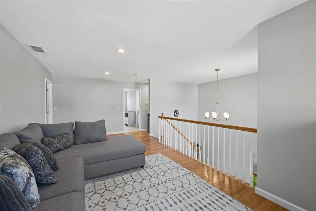 Photo of 51 Elaine Cir