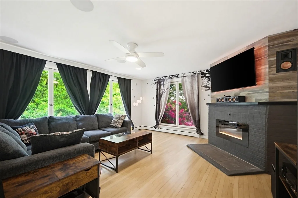 Photo of 101 Edgewater Dr