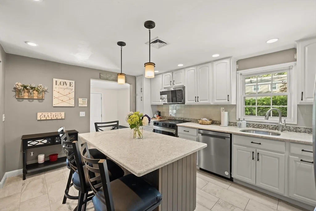 Photo of 8 Robinwood Dr