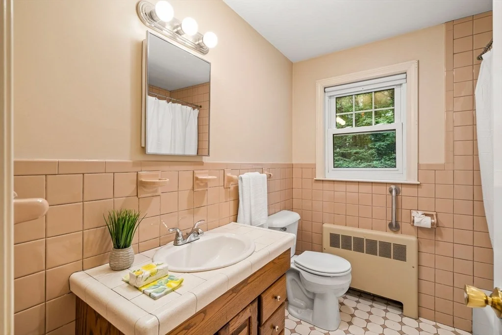 Photo of 83 Hemlock Park Dr