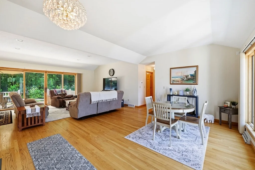 Photo of 142 Oak Knoll Cir