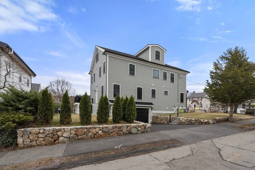 Photo of 211 Florence Ave
