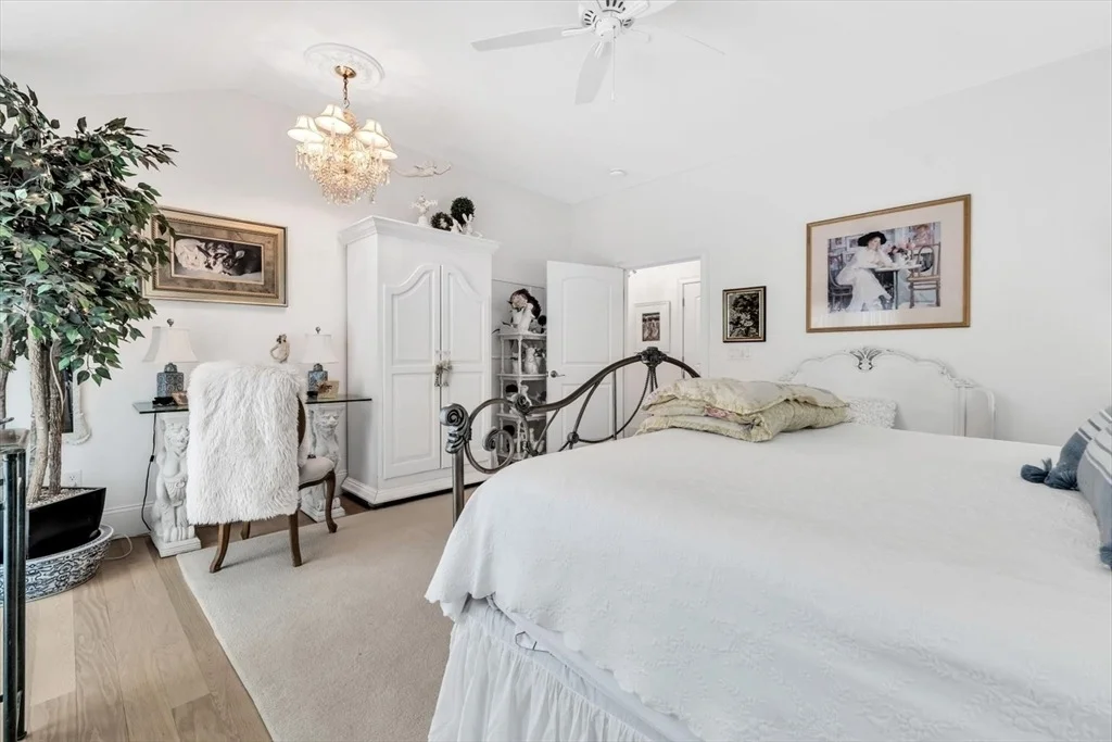 Photo of 426 Mariner Cir