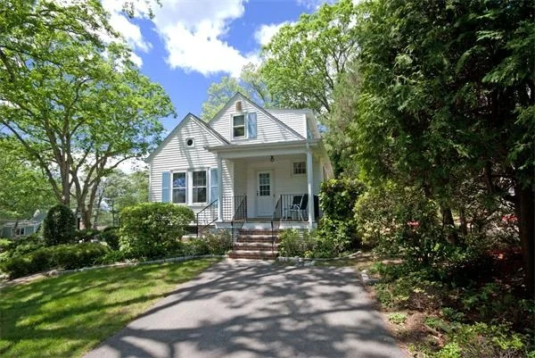 Photo of 64 Birds Hill Ave