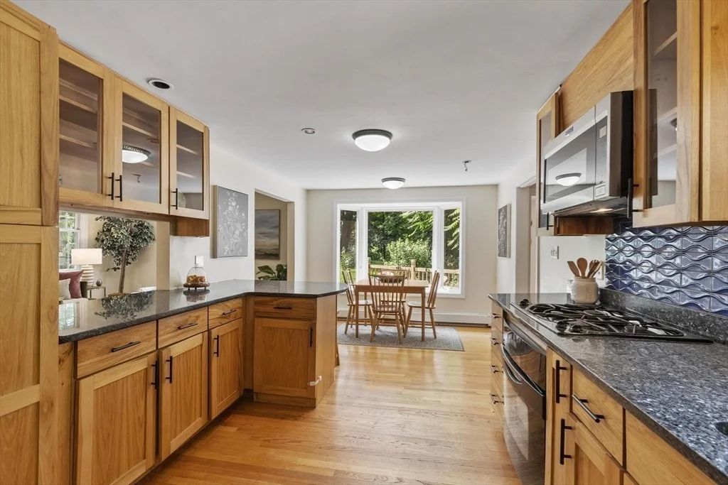 Photo of 215 Middle Rd