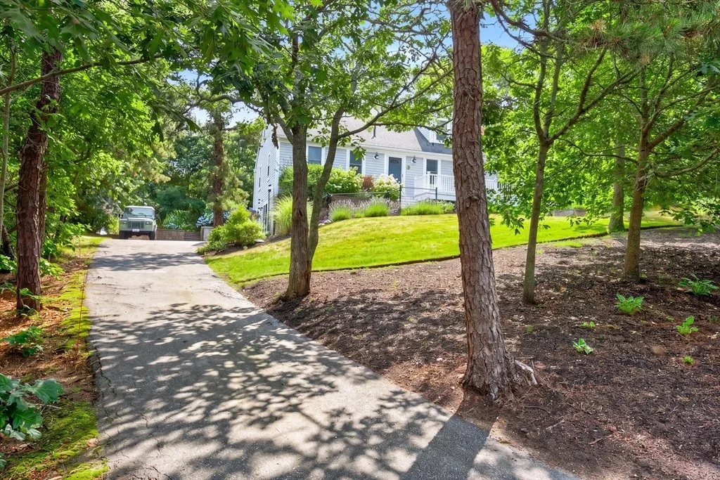 Photo of 25 Marthas Ln