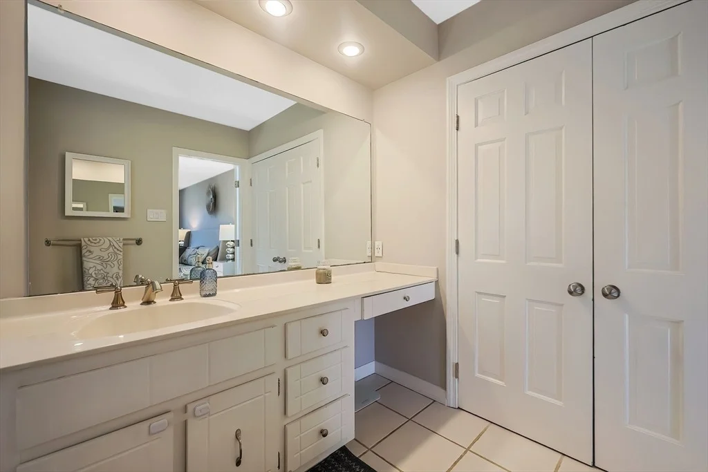 Photo of 8 Chickering Ln