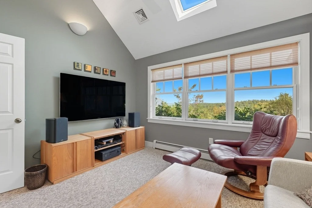 Photo of 901 Roaring Brook Road