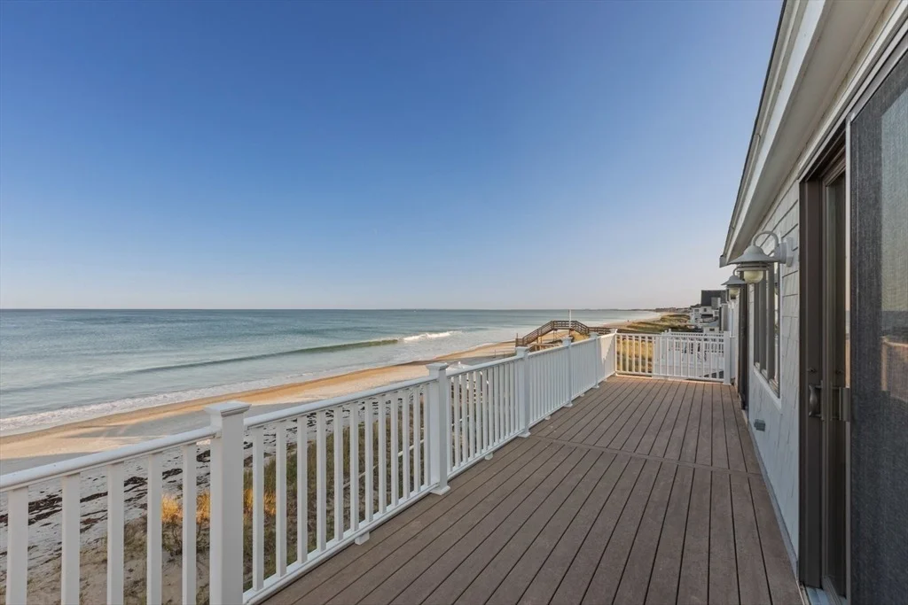 Photo of 360 N End Blvd