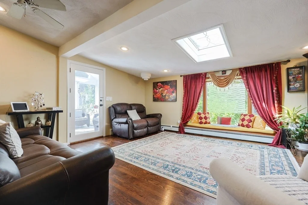 Photo of 2 Rhodes Ave