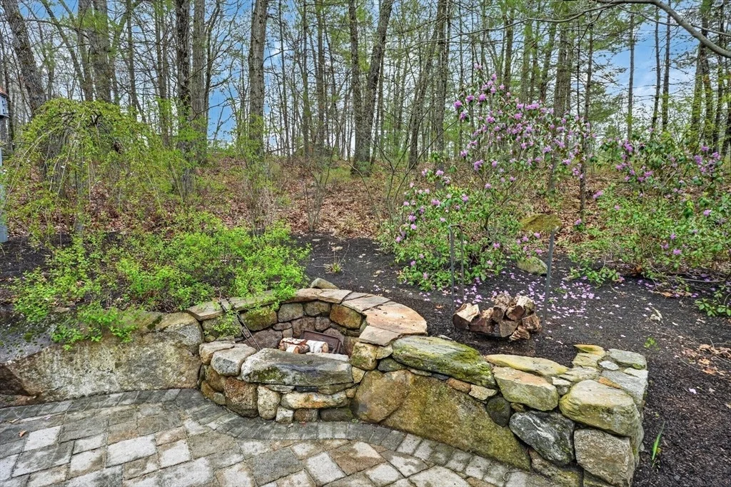 Photo of 10 Davis Rd