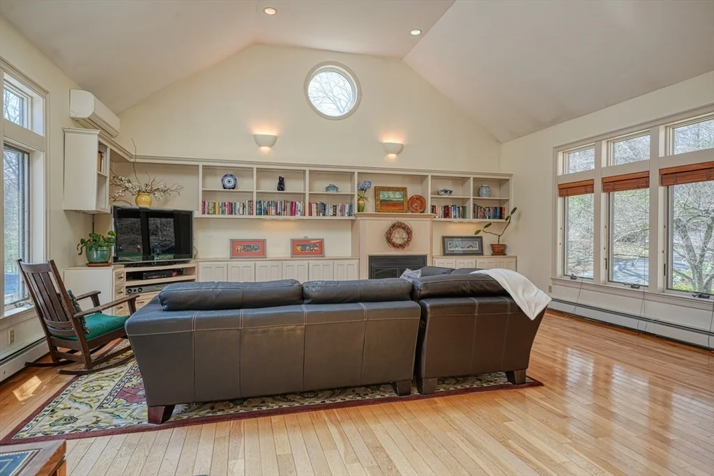 Photo of 166 Willowgate Rise