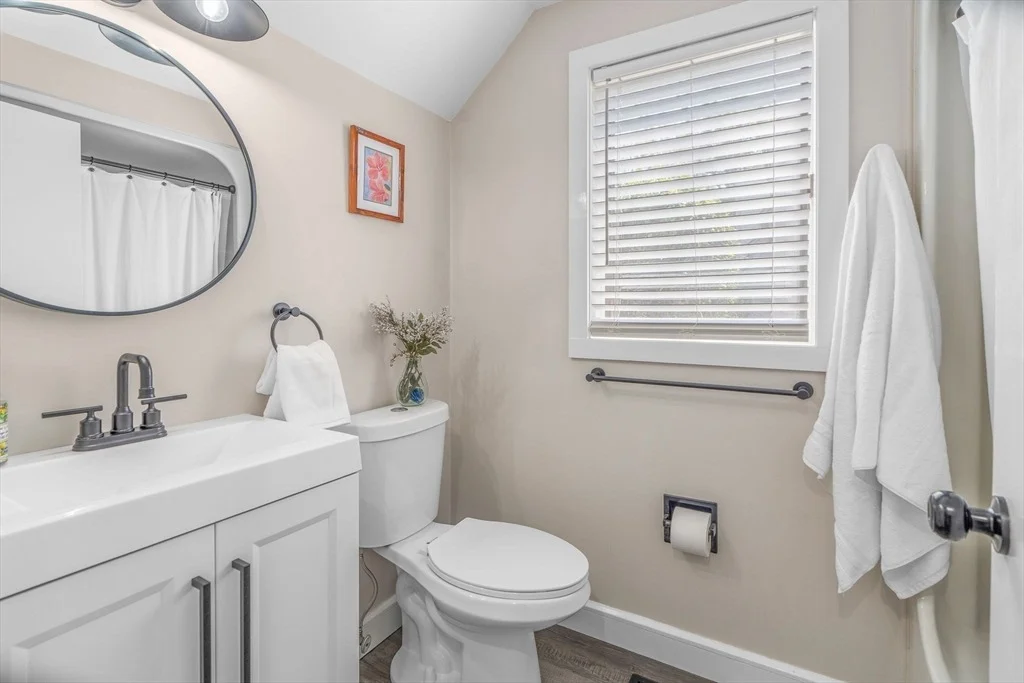 Photo of Unit F at 39 Mashie Cir