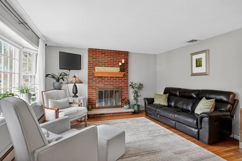 Photo of 14 Mohawk Dr
