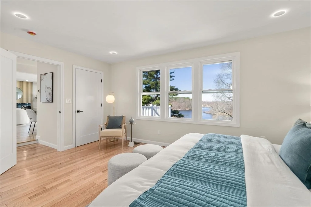 Photo of 243 Riverside Dr