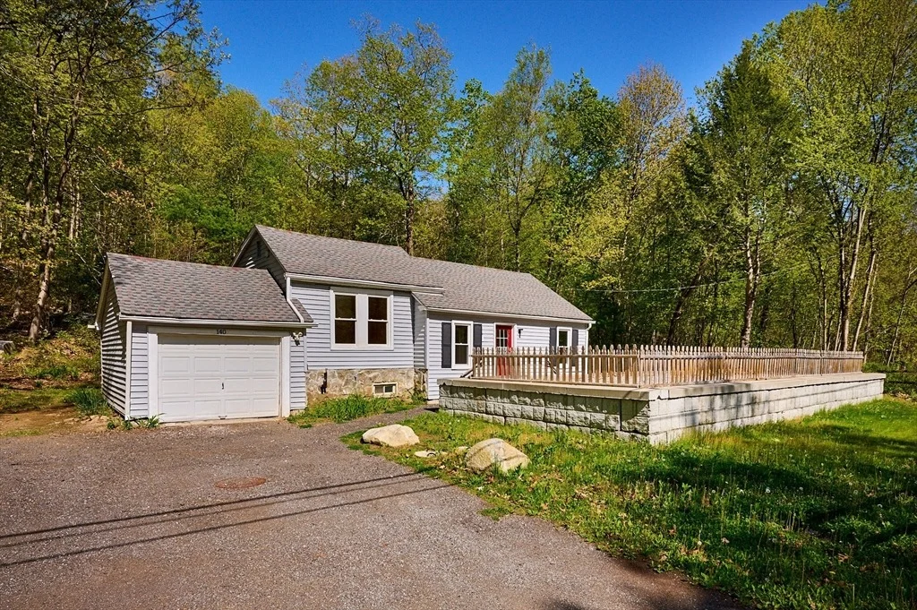 Photo of 140 Amherst Rd
