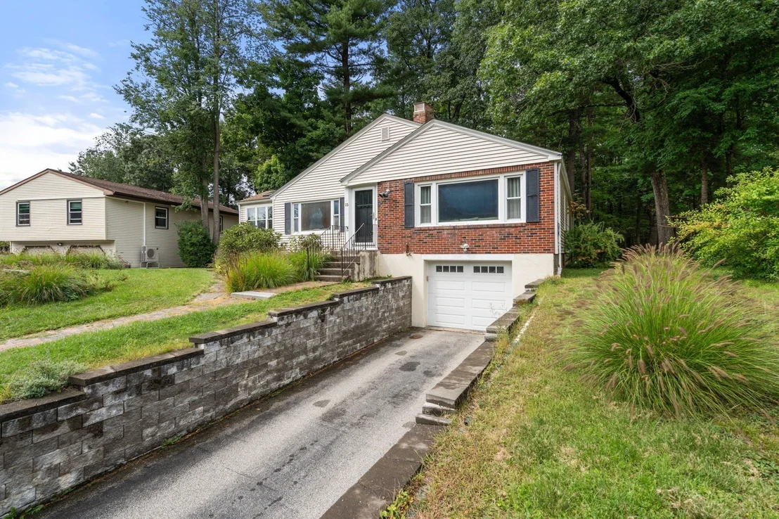 Photo of 15 Claridge Dr