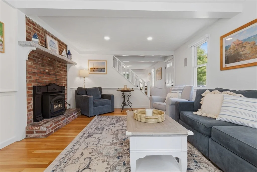 Photo of 4 Everett Dr