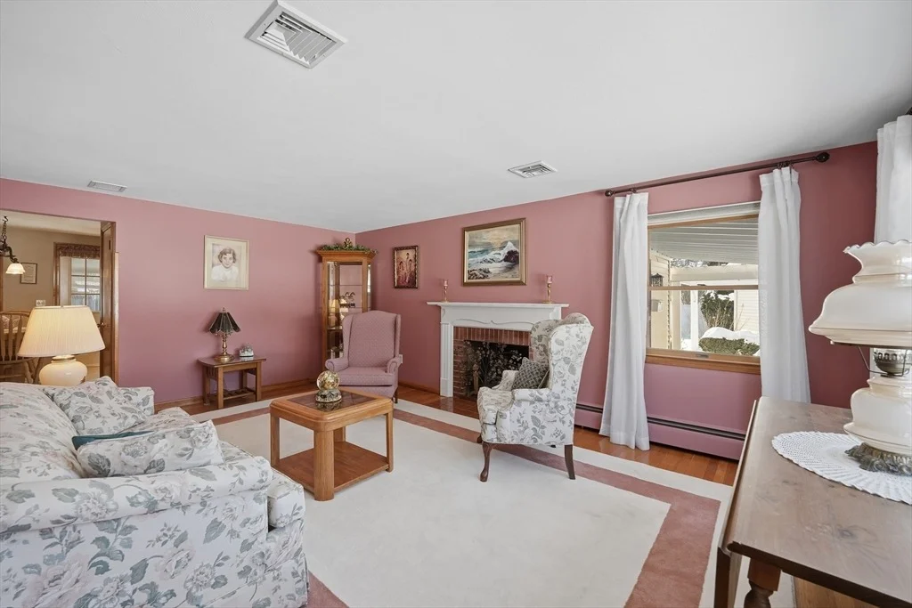 Photo of 144 River Rd
