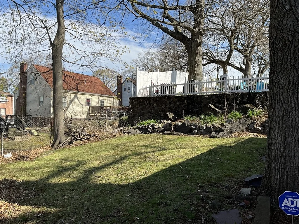 Photo of 14 Oakcrest Rd
