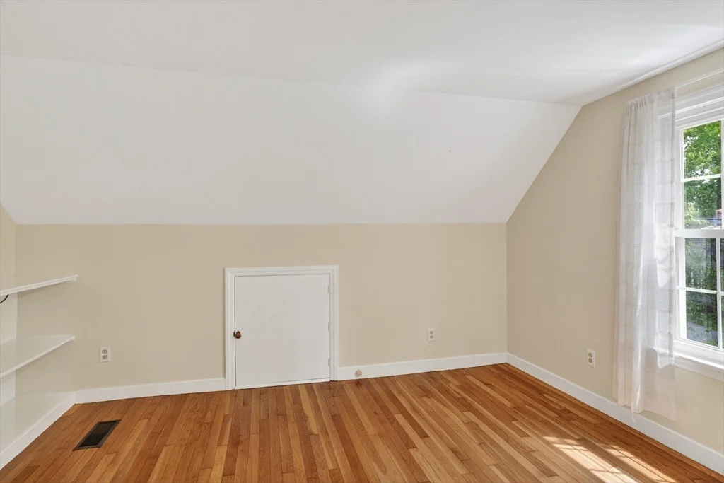 Photo of 9 Ledgewood Dr