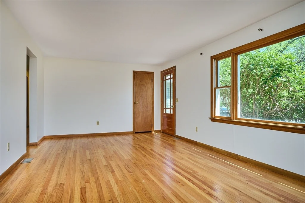 Photo of 89 Pondview Dr
