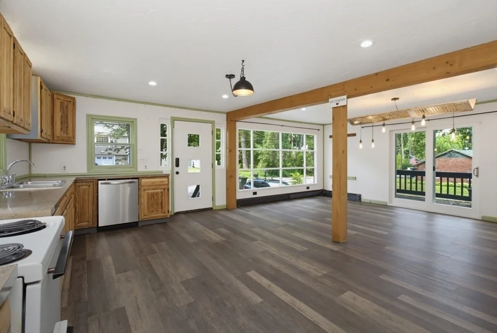 Photo of 71 Box Pond Dr