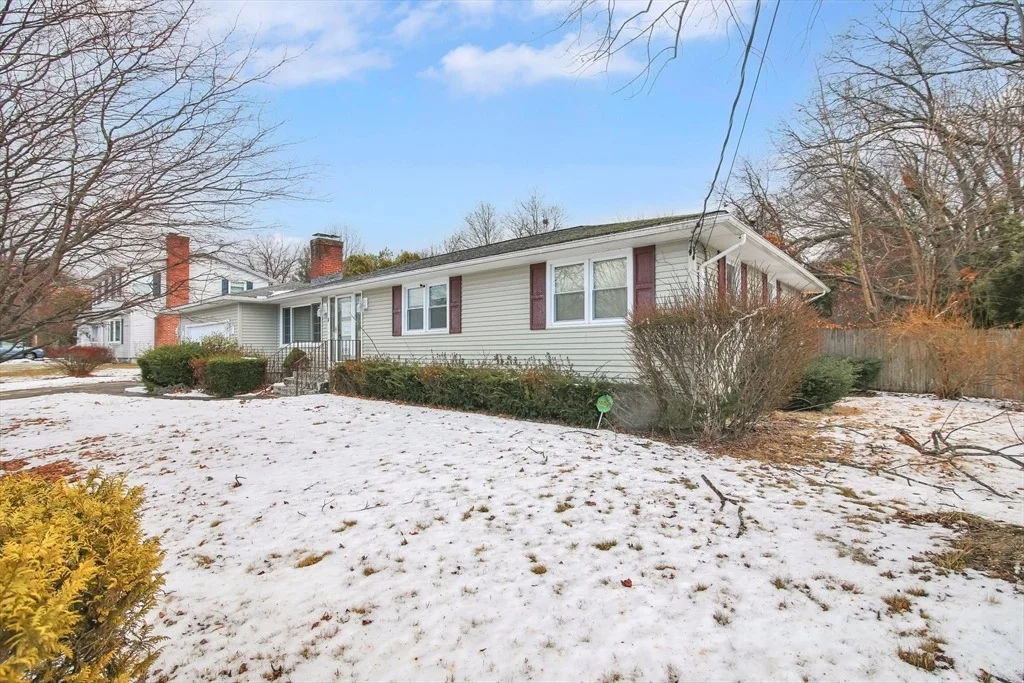 Photo of 17 Labelle Cir