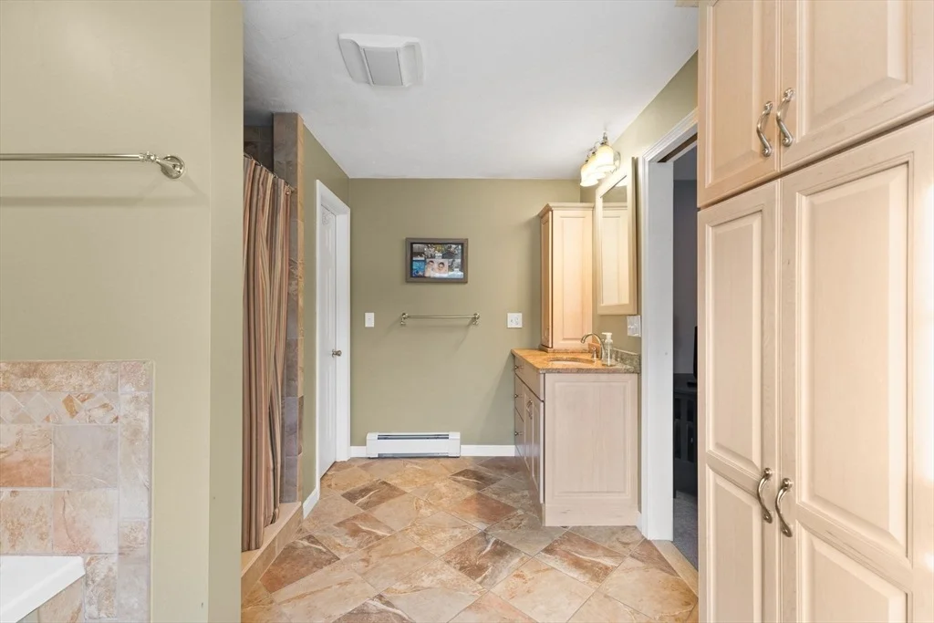 Photo of 40 Tabway Ln
