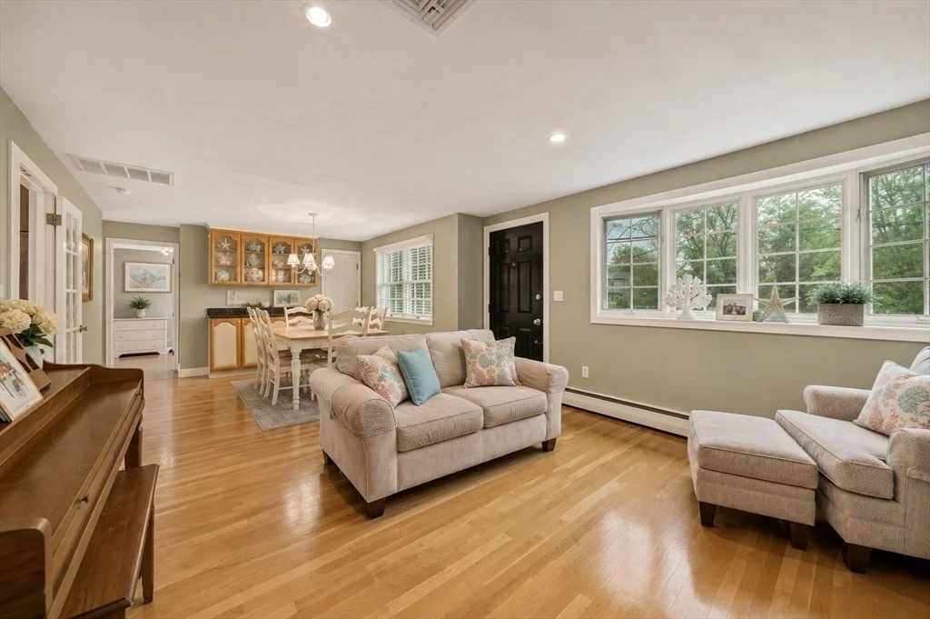 Photo of 30 Roseen Rd